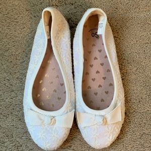 So brand girls white dress shoe size 2